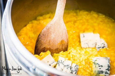 Risotto Con Curcuma E Gorgonzola In Pentola A Pressione Mangia Bevi