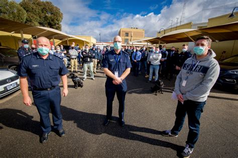 Police Mildura gang raids net guns, explosives and drugs