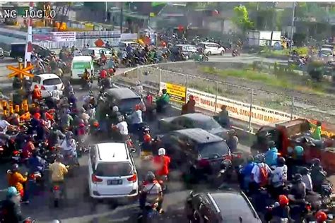 Info Lalu Lintas Solo Dua Jembatan Jurug Ditutup Palang Joglo