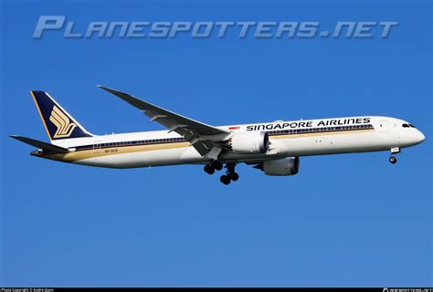 V Sco Singapore Airlines Boeing Dreamliner Photo By Andre Giam