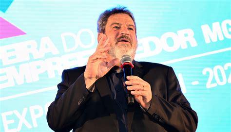 Mais de 2 mil pessoas lotam palestra de Mario Sergio Cortella no 2º dia