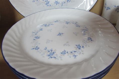 Lot Detail CORELLE BLUE FLEUR DINNERWARE SET