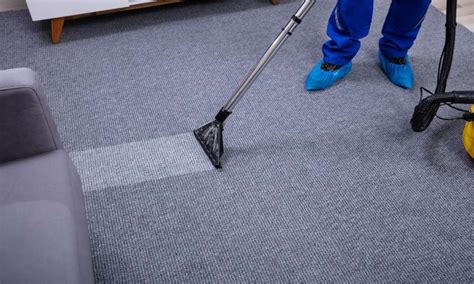 how to clean a carpet with vinegar and baking soda
