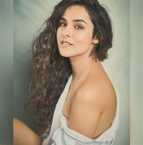 Angira Dhar Hot Pictures