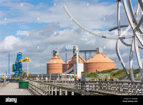 Walkway Silos Crane Spirit Of The Staithes Sculpture Blyth Quays Hi Res