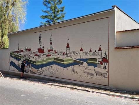 OŁAWA Mural historyczny przy ulicy Wałowej na ukończeniu