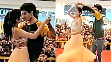 Janhvi Kapoor Romantic Dance With Boyfriend Ishaan Khattar In Pune