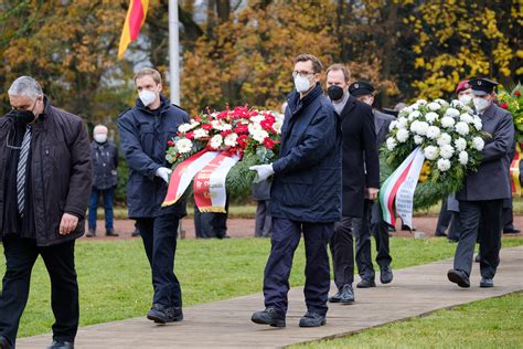 Gedenken Zum Volkstrauertag Auf Dem Nordfriedhof Landeshauptstadt