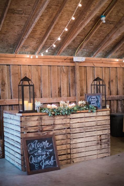 Using Wood Pallet In Rustic Wedding Decoration Pallet Rosesandrings