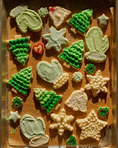 Holiday Sugar Cutout Cookies | easygayoven