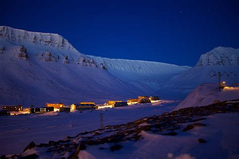 Svalbard Longyearbyen By Night 2 Travelblvrd