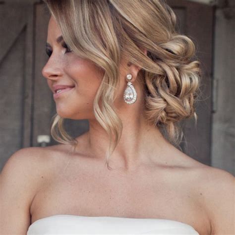 21 Glamorous Wedding Updos For 2021 Pretty Designs