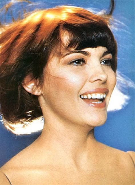 35 Beautiful Portrait Photos of French Singer Mireille Mathieu in the 1960s and ’70s | Vintage ...