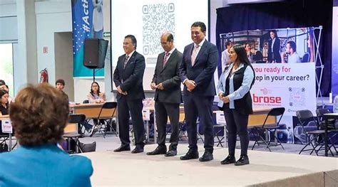 Noticiero Panorama Queretano Realiza UTSJR Feria de Estadías y Empleo