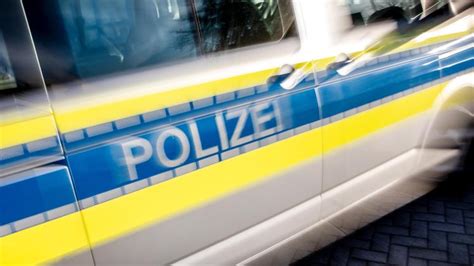 A30 bei Salzbergen Unfall nach Überholmanöver mit Sattelzug NOZ