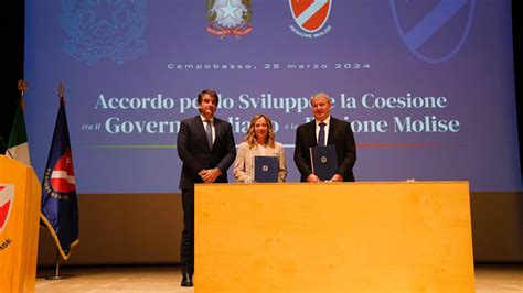 Firma Accordo Per Lo Sviluppo E La Coesione Tra Il Governo E La Regione