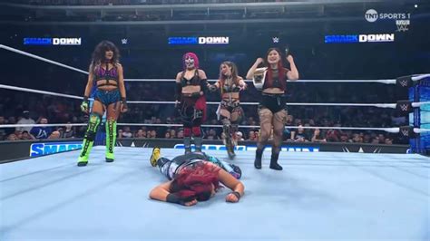 Dakota Kai Turns On Bayley On 3 1 Wwe Smackdown