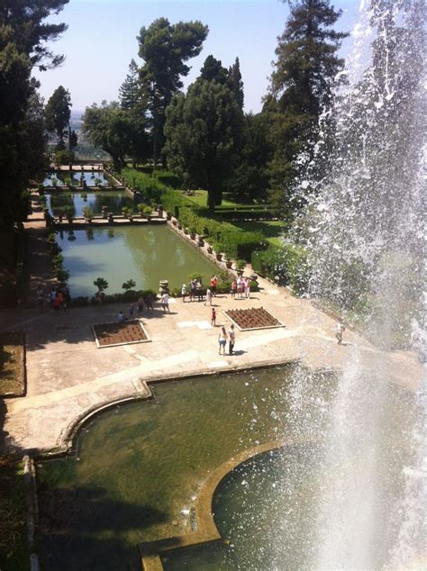 Naast De Villa Adriana Is Het 16e Eeuwse Paleis Villa D Este Met Haar