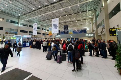 Rom Nii Care S Au Vaccinat Obligatoriu S Au Pl Ns Pe Aeroportul