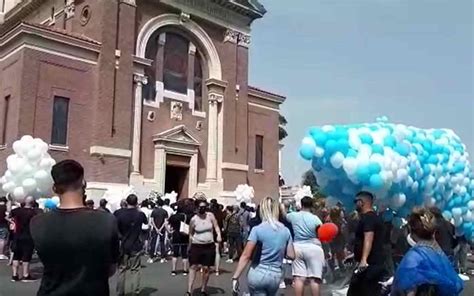 A Ostia I Funerali Di David E Daniel I Fratellini Uccisi Ad Ardea