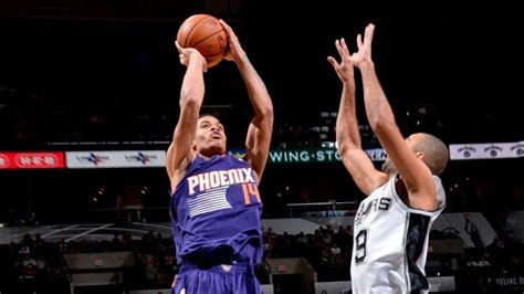 Suns Pull Away From Spurs Remain Unbeaten In Preseason