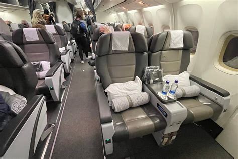 Icelandair Saga Premium Review - Comfortable Seats & Good Service