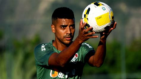 Fluminense Corre Contra O Tempo Para Regularizar E Inscrever Atacante