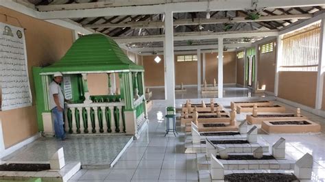 Tradisi Ziarah Kubra Di Palembang Berkunjung Ke Makam Sebelum Ramadan