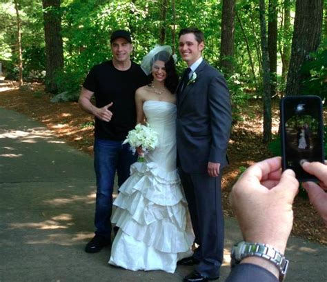 Tom Hanks Photobombed A Wedding Photos And The Brides Reaction Is Adorable