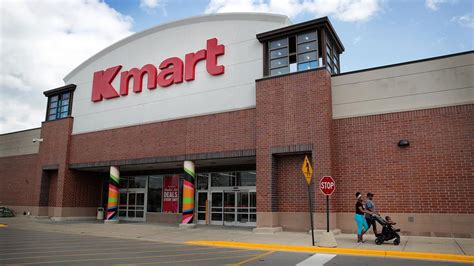 Manager Gives Emotional Farewell During Final Closing Of Kmart