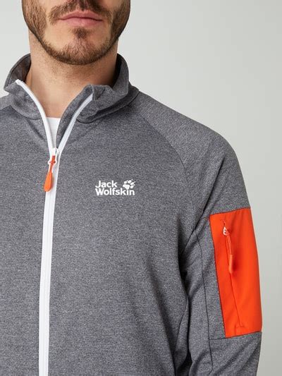 Jack Wolfskin Fair Wear Foundation Jacke mit Reißverschlusstaschen