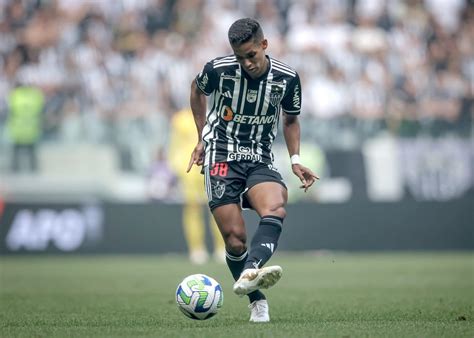 Atlético MG Felipão tem em Pedrinho o meia que melhor se encaixa no time