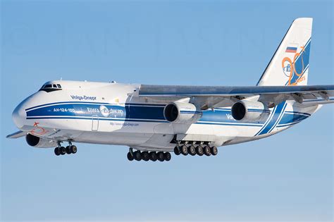 Antonov AN 124 100 da cia aérea Volga Dnepr faz pouso de emergência na