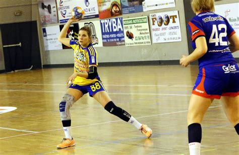 Handball Handball N F Le Cs Vesoul Recevait Le Leader Vaulx En V Lin