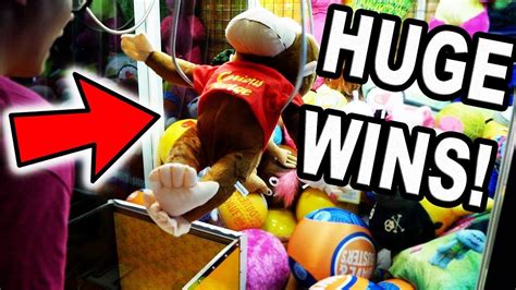 HUGE CLAW MACHINE WINS AT DAVE AND BUSTER S YouTube