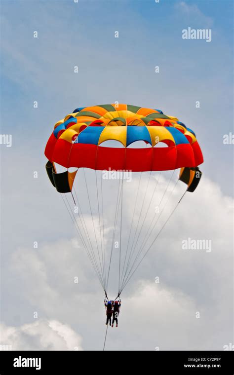 Tandem Para Gliders Hi Res Stock Photography And Images Alamy