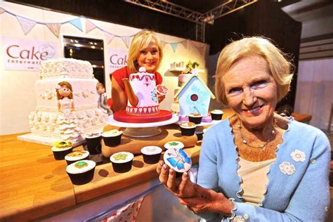 Baking star Mary Berry shows trade tricks at Birmingham NEC | Express ...