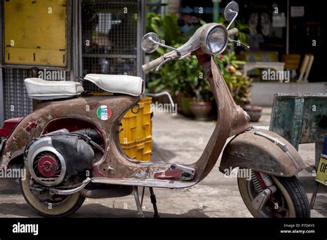 How To Start A Vintage Vespa - Vintage Render