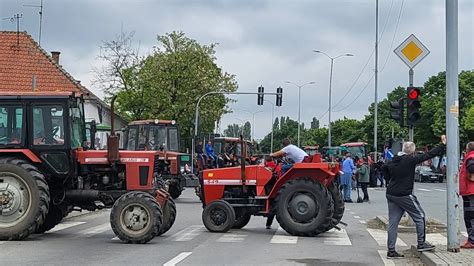 Me Tani Blokirali Ulaz Na Auto Put U Preljini Zbog Neispla Enog