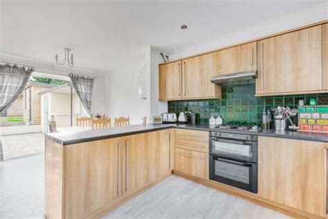 3 Bedroom Semi Detached House For Sale In Ripon Gardens Chessington Kt9