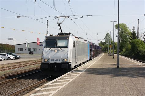 Roisdorf 12 186 458 6 von Railpool mit einem Güterzug aus Koblenz