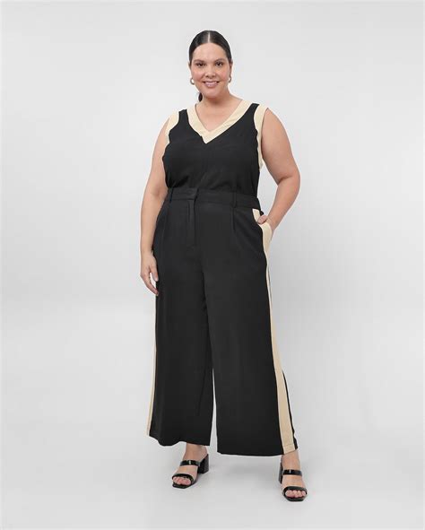 Riachuelo Regata Plus Size Feminina Gola V Contorno Preta Ak