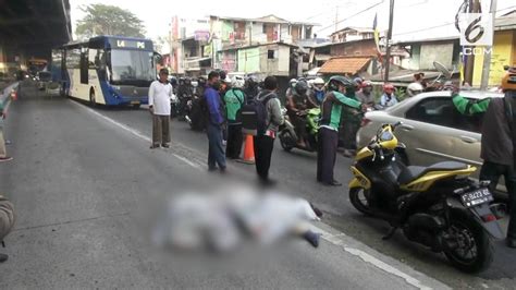 Pengendara Motor Tewas Terlindas Aptb Di Busway Liputanenam Vidio