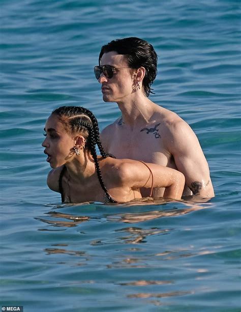 Picture Exclusive Fka Twigs Displays Her Jaw Dropping Figure In A Tiny Bronze Bikini As She