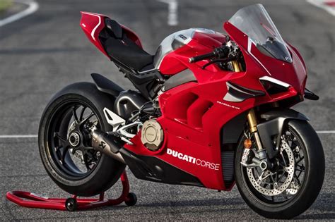 Siêu mô tô Ducati Panigale V4R ra mắt ở láng giềng với giá khiến người