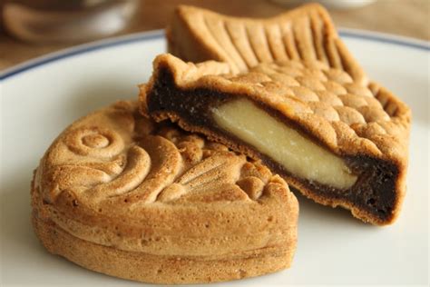 Famimas Tiramisu Taiyaki Has A Rich Chocolate And Mascarpone Flavor