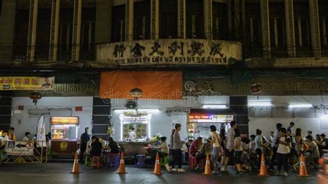 Night Market on Chinatown (Yaowarat) Road,the Main Street in Chinatown ...