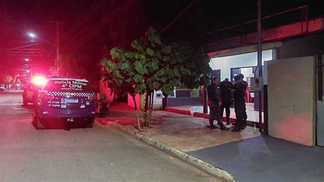 Adolescente De 17 Anos é Executado Em Frente De Casa Interior Campo