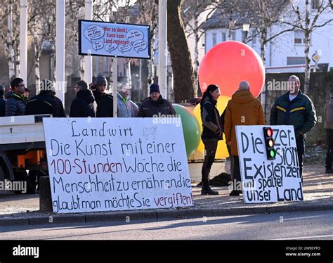 B Blingen Landwirte Protestieren Vor Der Kongresshalle Mit