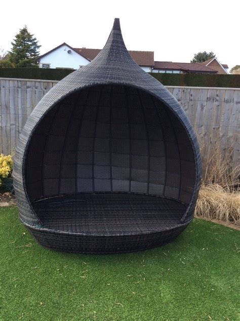 Garden Pod Day Bed Brown With Cushions In Excellent Condition In